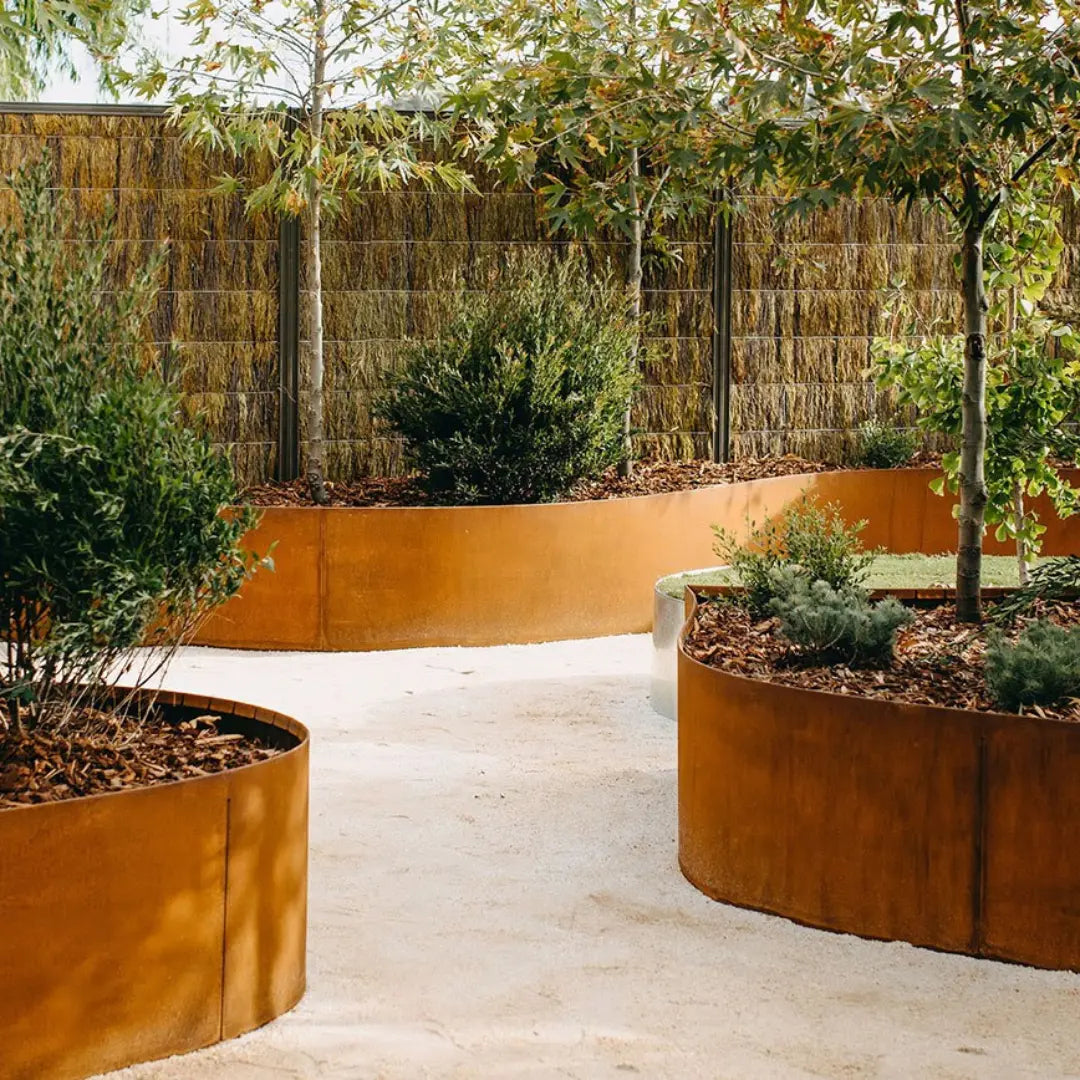 Straightcurve raised garden beds